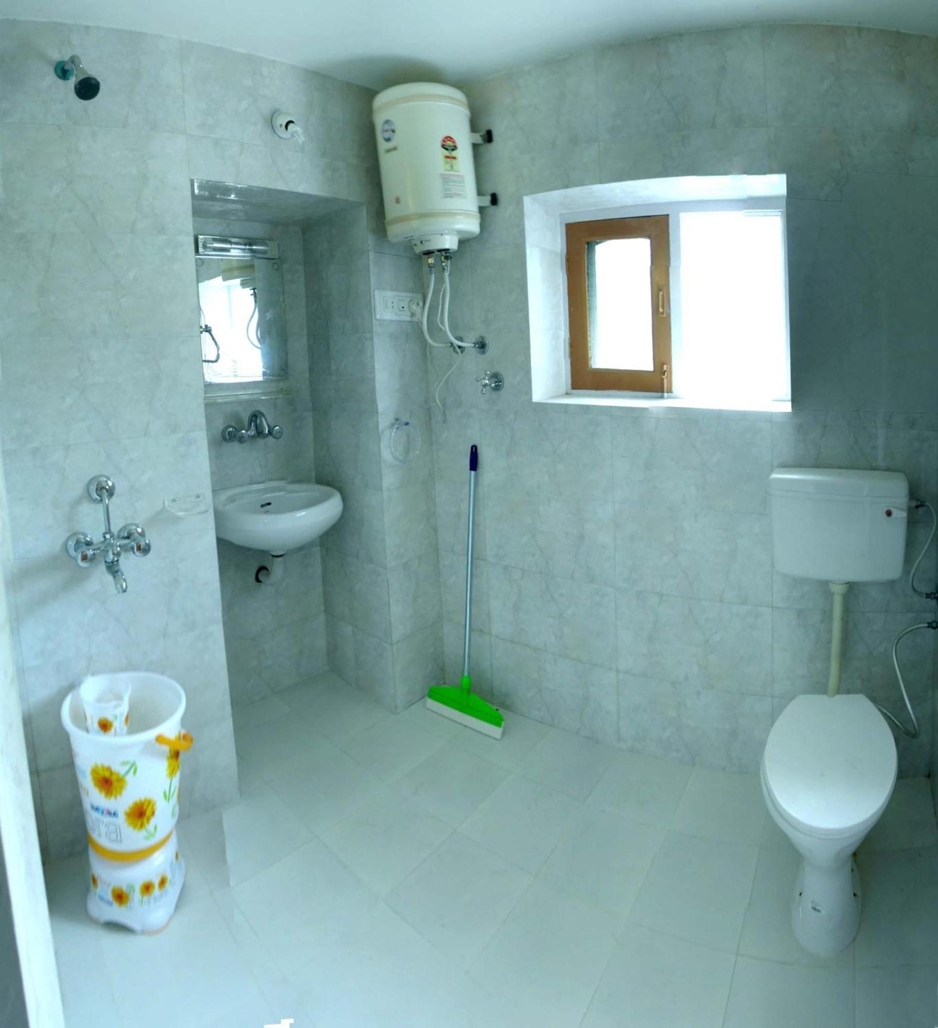 Ikraam Inn Bed & Breakfast Srīnagar Esterno foto