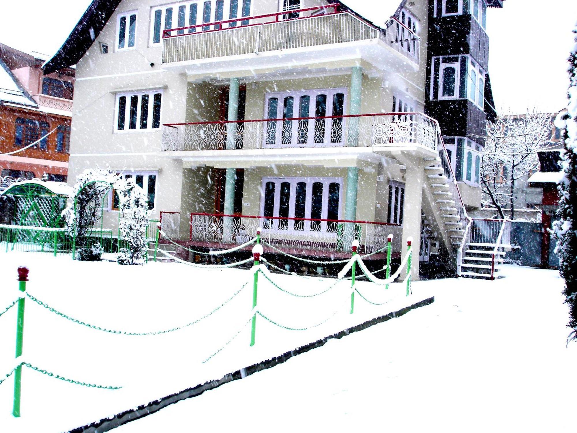 Ikraam Inn Bed & Breakfast Srīnagar Esterno foto
