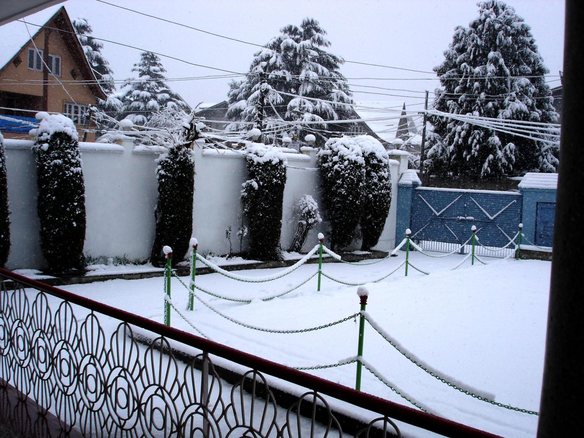 Ikraam Inn Bed & Breakfast Srīnagar Esterno foto