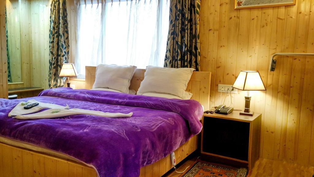 Ikraam Inn Bed & Breakfast Srīnagar Esterno foto