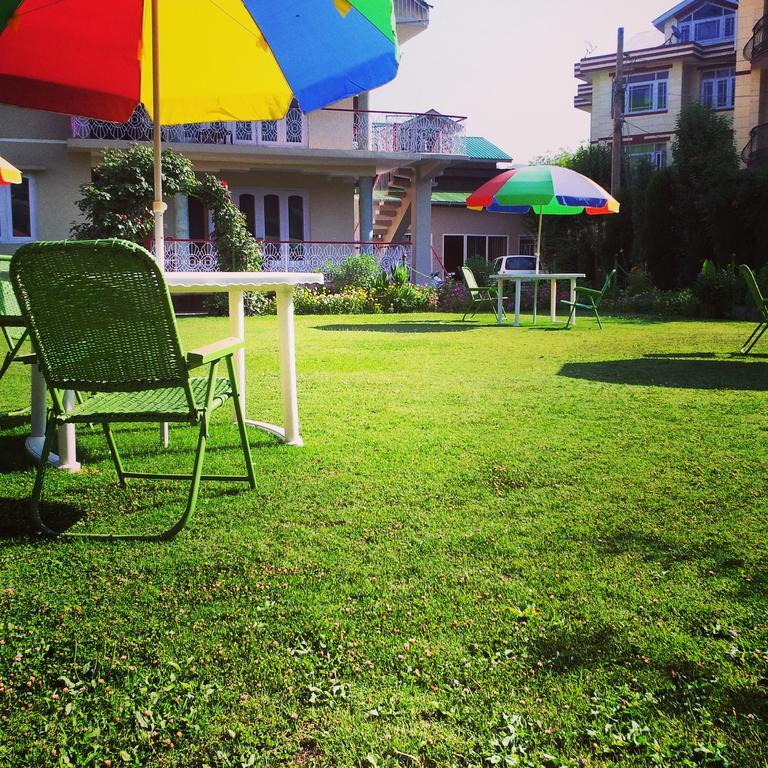 Ikraam Inn Bed & Breakfast Srīnagar Esterno foto