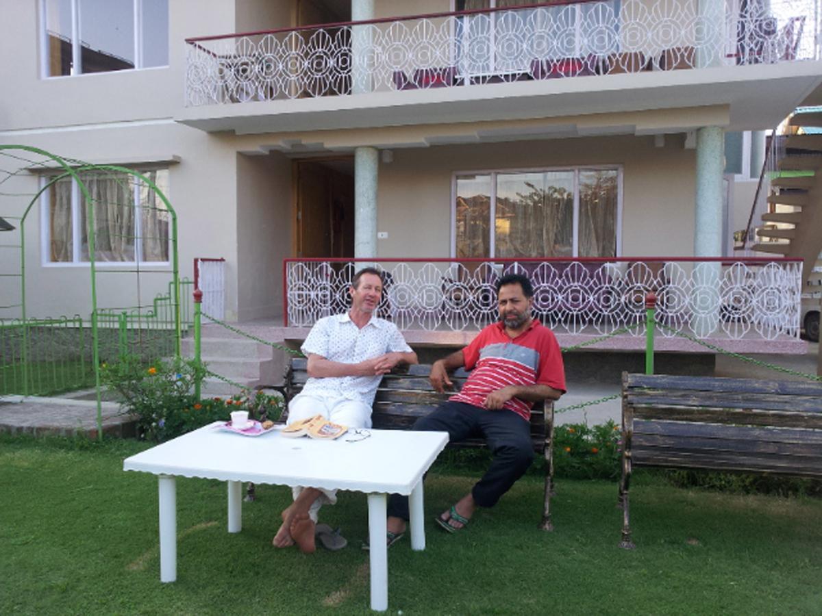 Ikraam Inn Bed & Breakfast Srīnagar Esterno foto